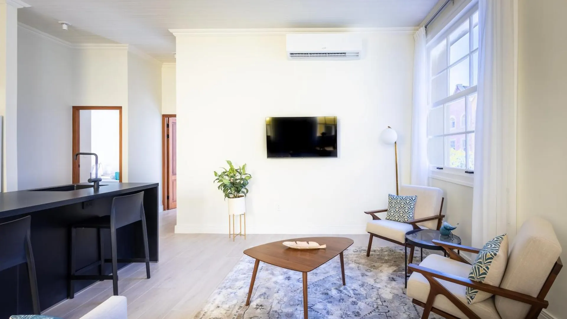 Broadway Apartments - Chic & Stylish Urban Stays Willemstad