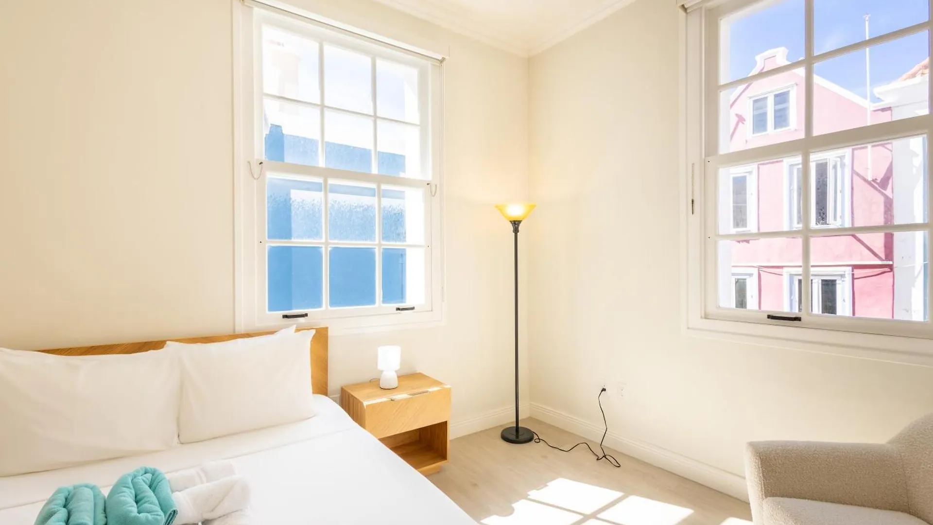 Broadway Apartments - Chic & Stylish Urban Stays Willemstad