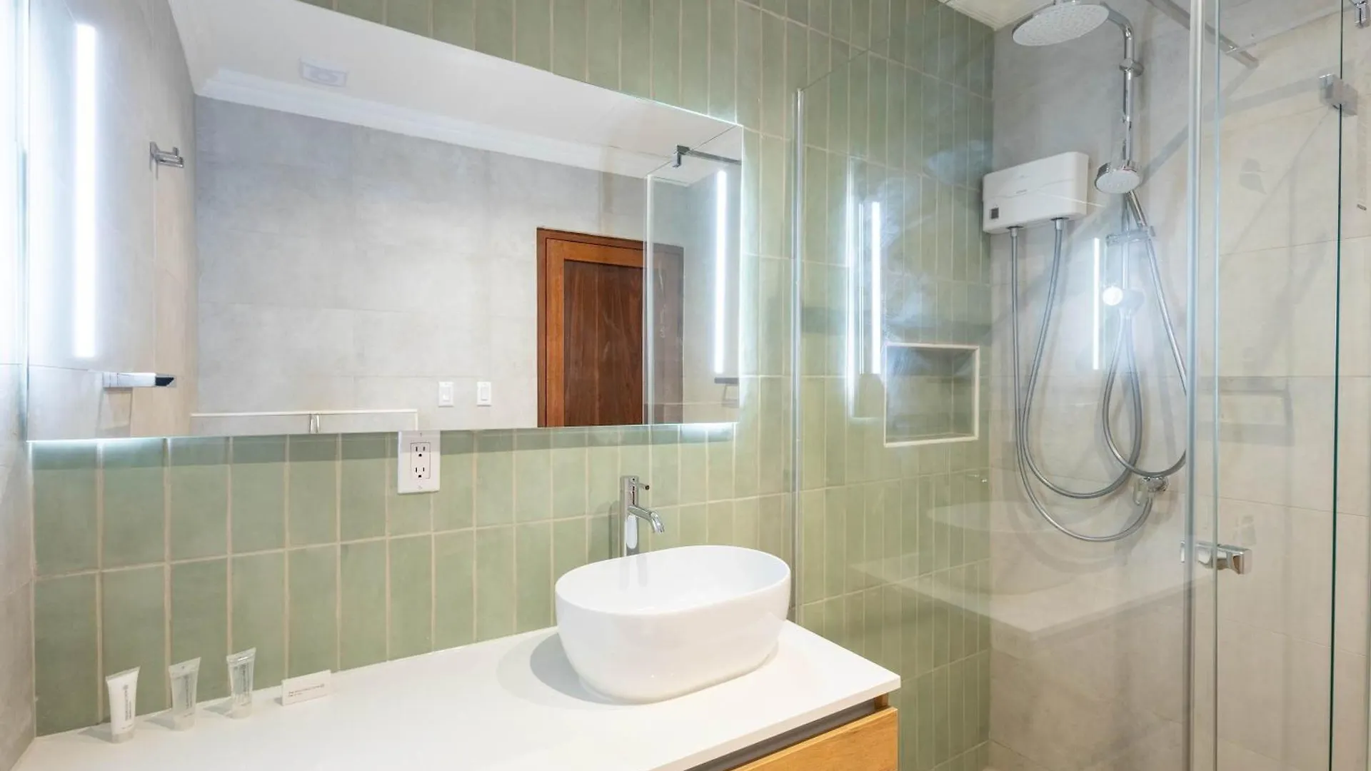 Broadway Apartments - Chic & Stylish Urban Stays Willemstad