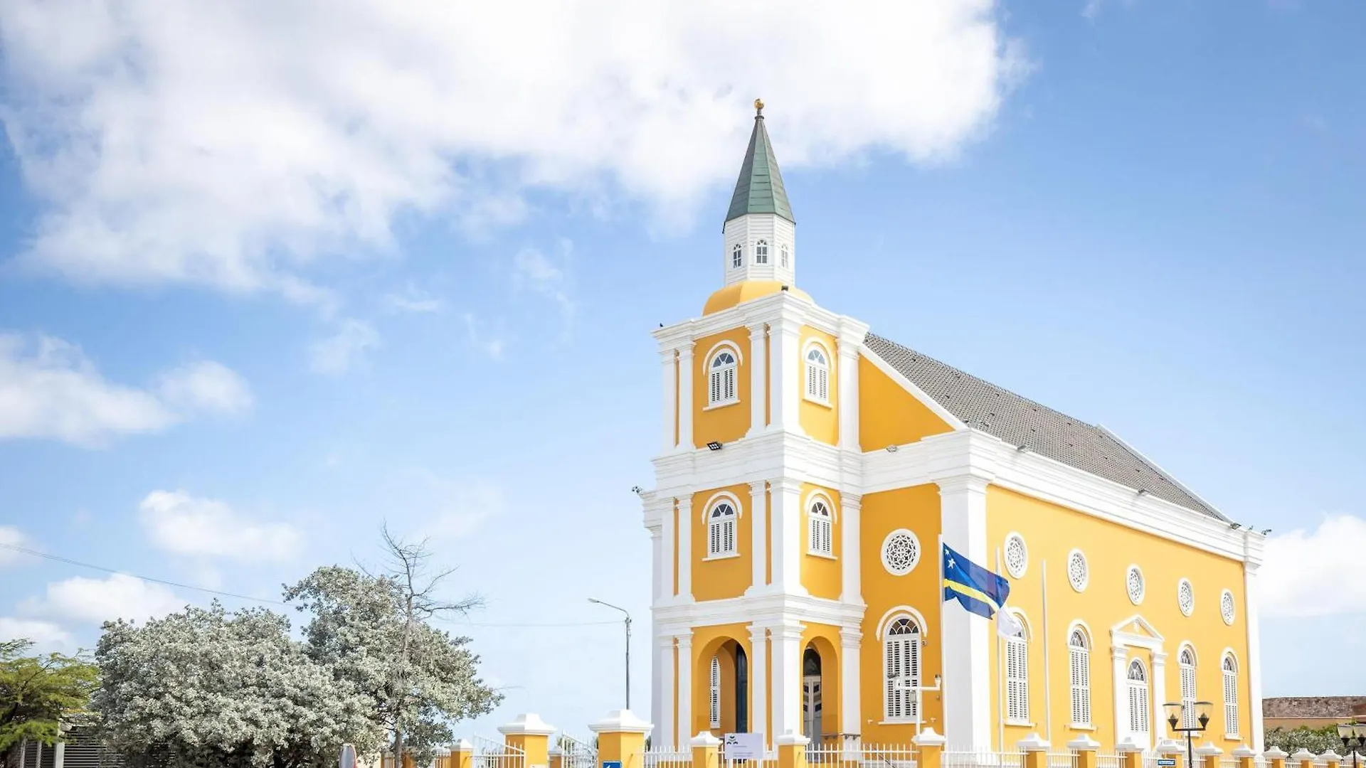Broadway Apartments - Chic & Stylish Urban Stays Willemstad