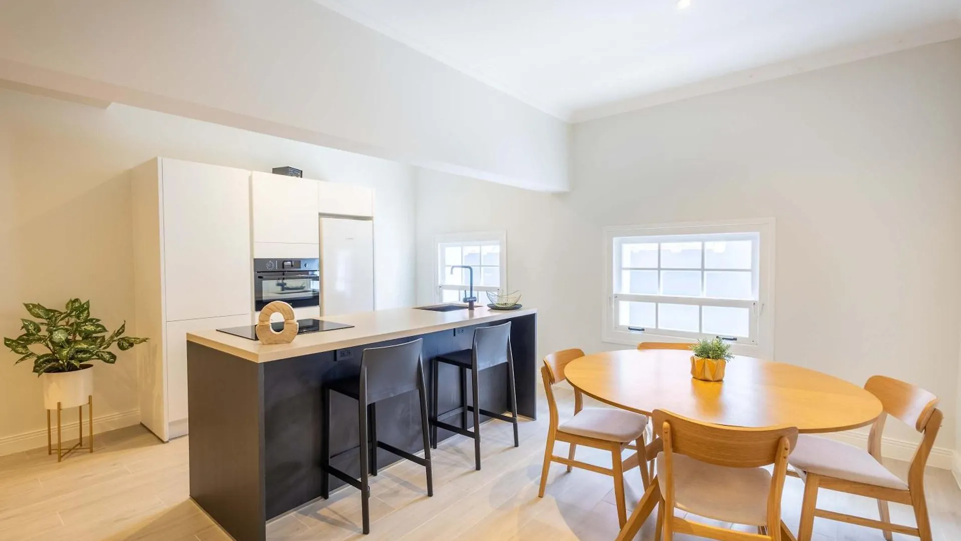 Broadway Apartments - Chic & Stylish Urban Stays Willemstad