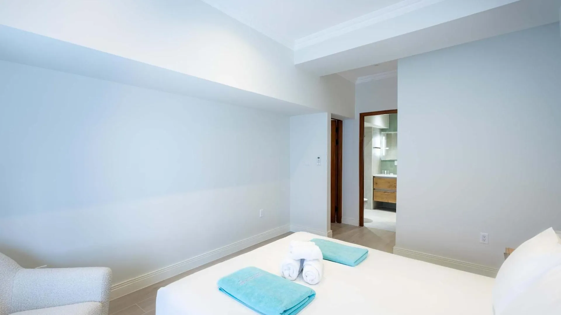 Broadway Apartments - Chic & Stylish Urban Stays Willemstad