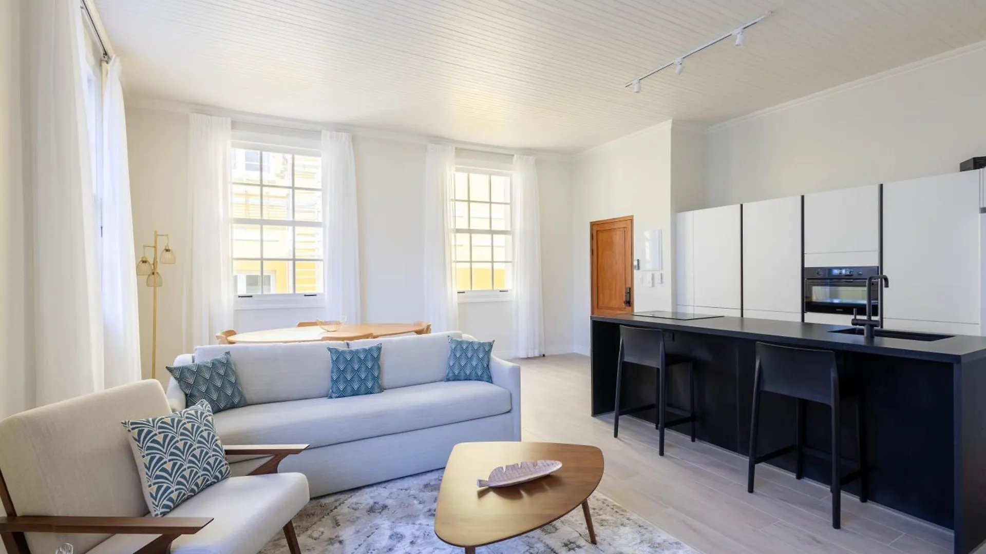 Broadway Apartments - Chic & Stylish Urban Stays Willemstad