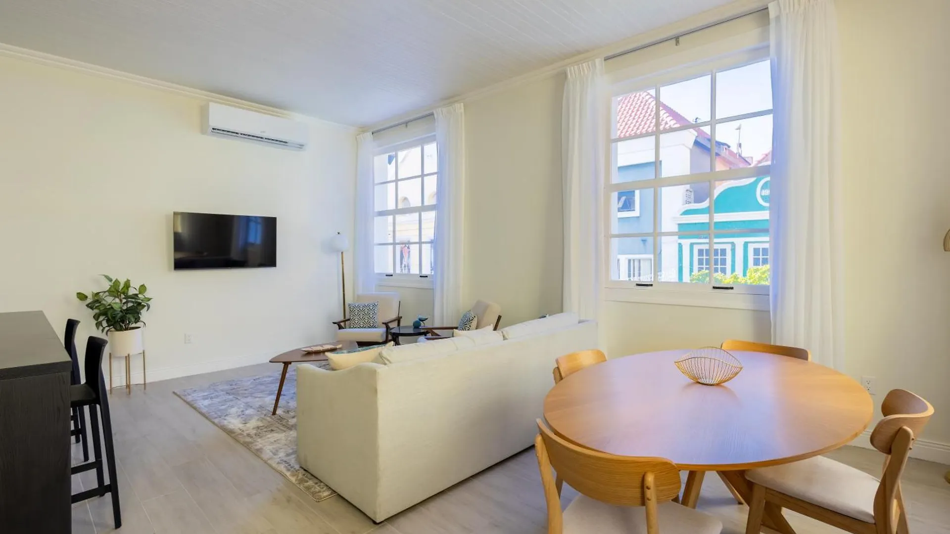 Broadway Apartments - Chic & Stylish Urban Stays Willemstad